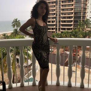 Black lace and nude dress 👗